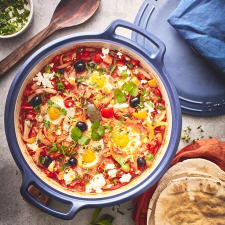 <p><span style="font-size: medium;"><strong>EMILE HENRY Керамична  плитка тенджера с капак “Sublime“ Ø 38см </strong></span><br /><span>• </span><strong>Ръчно изработена от 100% естествени материали<br />• Устойчива на температури: </strong><span>- 20ºС до + 290ºС</span><strong><br />• Равномерно разпределение на топлината<br />• Задържа топлината на ястието по-дълго от обикновените съдове<br />• Висока устойчивост на надраскване <br /></strong><span>• </span><strong>Материал: <span style="color: #ff0000;">Flame® ceramic</span></strong><span> /керамика/</span><br /><span>• </span><strong>Без съдържание на олово, кадмий и никел</strong><br /><span>• </span><strong>Размери:</strong><span> 38 х 33 х 135 см (ДхШхВ)</span><br /><span>• </span><strong>Вместимост:</strong><span> 3,2 л</span><br /><span>• </span><strong>Размери на опаковката:</strong><span> 44 х 38,5 х 22 см (ДхШхВ)</span><br /><span>• </span><strong>Тегло с опаковката:</strong><span> 5 кг</span><br /><span>• </span><strong>Цвят:</strong><span> индиго</span><br /><strong>• Подходяща за: </strong><span>газови, електрически, керамични и халогенни котлони </span><br /><strong>• Подходяща за: </strong><span>фурна / микровълнова фурна / фризер / съдомиялна машина</span><br /><strong>Производител: EMILE HENRY / Франция</strong></p><br />Марка: Emile Henry <br />Модел: EH 4793-66<br />Доставка: 2-4 работни дни<br />Гаранция: 2 години