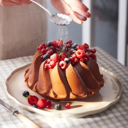 <p><span style="color: #000000;"><strong>EMILE HENRY Керамично плато "MADELEINE SERVING PLATE" </strong></span><br /><span style="color: #000000;">• <strong>Ръчно изработено от 100% естествени материали<br />• Устойчиво на температури: </strong>- 20º С до + 270º С<strong><br />• Равномерно разпределение на топлината<br />• Задържа топлината на ястието по-дълго от обикновените съдове<br />• Висока устойчивост на надраскване <br /></strong>• </span><strong><span style="color: #000000;">Материал:</span>  <span style="color: #ff0000;">HR® Ceramic (High Resistance) <span style="color: #000000;">/ </span></span></strong><span style="color: #ff0000;"><span style="color: #000000;">Високо устойчива керамика</span></span><strong><span style="color: #ff0000;"><span style="color: #000000;"> / </span><br /><span style="color: #000000;">• Без съдържание на олово, кадмий и никел</span><br /><span style="color: #000000;">• Размери: </span></span></strong><span style="color: #ff0000;"><span style="color: #000000;">Ø</span></span><span style="color: #ff0000;"><span style="color: #000000;"> </span></span><span style="color: #ff0000;"><span style="color: #000000;">31</span></span><span style="color: #ff0000;"><span style="color: #000000;"> х 2</span></span><span style="color: #ff0000;"><span style="color: #000000;"> см</span></span><span style="color: #ff0000;"><br /></span><span style="color: #ff0000;"><span style="color: #000000;"><strong>• Тегло: </strong>1,25 кг</span><br /><span style="color: #000000;">• <strong>Цвят: </strong>екрю</span><br /><span style="color: #000000;">• <strong>Подходящо за: </strong>фурна / микровълнова фурна / фризер / съдомиялна машина</span><br /><strong><span style="color: #000000;">Производител: EMILE HENRY / Франция</span></strong></span></p><br />Марка: Emile Henry <br />Модел: EH 8953-02<br />Доставка: 2-4 работни дни<br />Гаранция: 2 години