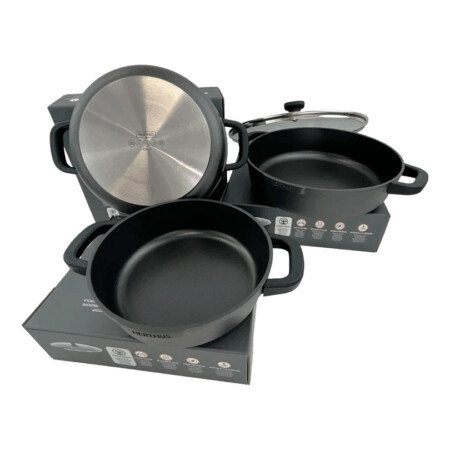 <p><strong>Nerthus Индукционна плитка тенджера със стъклен капак Ø 24 см.</strong><br /><strong>• Материал:</strong> лят алуминий<br /><strong>• Покритие:</strong> Незалепващо покритие<strong> Quantanium,</strong> подсилено с титаниеви частици<br /><strong>• Диаметър:</strong> Ø 24 см.<br /><strong>• Височина:</strong> 7,5 см.<br /><strong>• Вместимост:</strong> 2,8 л.<br /><strong>• Тегло:</strong> 1,600 кг.<br /><strong>• Със стъклен капак<br /></strong><strong>• Силиконови протектори на дръжките<br /></strong><strong>Производител: Vin Bouquet, Испания<br /></strong><strong>Подходяща за:</strong></p>
<p><strong><img src="https://www.vip-giftshop.com/media/shema/induction.jpg" alt="" width="202" height="61" /></strong></p><br />Марка: Vin Bouquet <br />Модел: VB FIH 1557<br />Доставка: 2-4 работни дни<br />Гаранция: 2 години