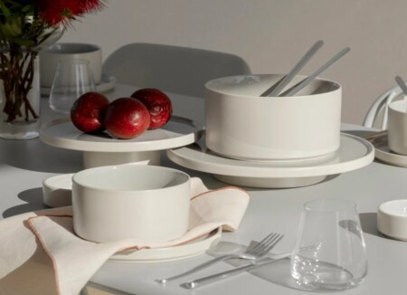 <p><strong>BLOMUS Поставка за торта / сладкиши Ø 24 см - PILAR</strong><br /><strong>• Цвят: </strong><span>бежов (Moonbeam)  </span><br /><strong>• Размер:</strong><span> Ø 24 х 6 см<br /><strong>• Тегло:</strong> 1,04 кг</span><br /><strong>• Материал:</strong><span> керамика</span><br /><strong>• Подходяща за микровълнова фурна</strong><br /><strong>• Подходяща за съдомиялна машина</strong><br /><strong>Производител: BLOMUS / Германия<br /><em>DESIGN: Nina Thöming </em></strong></p><br />Марка: BLOMUS <br />Модел: BLOMUS 64772<br />Доставка: 2-4 работни дни<br />Гаранция: 2 години