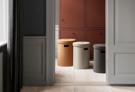 <p><span style="font-size: small;"><strong>BLOMUS Кош за пране “SAHLA“, размер L </strong></span><br />• <strong>Размер:</strong> Ø 40 см<br /> • <strong>Височина: </strong>54 см<br /><strong>• Цвят:</strong> кафяв (Indian Tan) <br /><strong>• Вместимост: </strong>68 литра<br /> •<strong> Материал:</strong> изкуствена кожа<br /><strong>• Производител:</strong> BLOMUS, Германия <br /><em><strong>DESIGN:</strong> <strong>Studio blomus</strong></em></p><br />Марка: BLOMUS <br />Модел: BLOMUS 67230<br />Доставка: 2-4 работни дни<br />Гаранция: 2 години