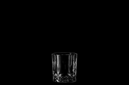 <p><strong>4Living Комплект за уиски</strong><br /><strong>• В комплекта: 1бр гарафа + 4 бр чаши<br />• Материал: </strong><span>стъкло</span><br /><strong>• Размери на опаковката: </strong>24,5 х <span>9,5 x 24 см.</span><br /><strong>• Тегло: </strong><span>1,610 кг.<br /><strong>• Вместимост на гарафата: </strong>1 литър<br /><strong>• Вместимост на чаша:</strong> 250 мл<br /><strong>• Чашите са подходящи за съдомиялна машина</strong><br /><strong>• Гарафата е препоръчително да си мие на ръка</strong></span><strong><br /></strong><strong>Производител: Tammer Brands/ Финландия</strong></p><br />Марка: 4LIVING <br />Модел: TB 4Living 627693<br />Доставка: 2-4 работни дни<br />Гаранция: 2 години