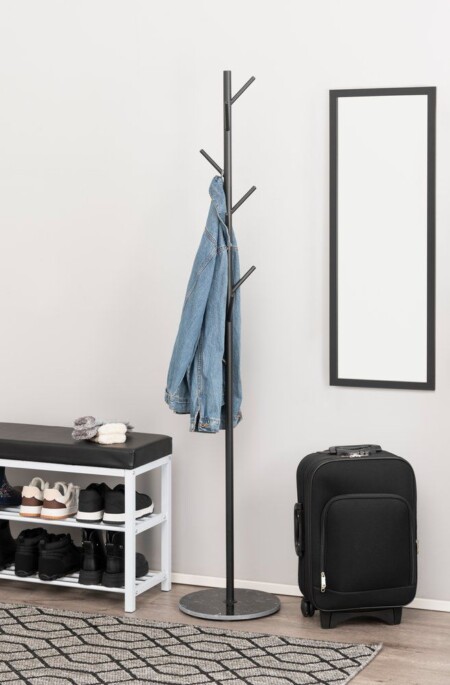 <p><strong>4LIVING Закачалка за дрехи - 170 см. - черна</strong><br /><strong>• Материал: </strong><span>желязо, каменен прах</span><br /><strong>• Размери: </strong><span>31,5</span><span> х 31,5 х 170 см.<br /><strong>• Максимално натоварване на една кука</strong>: 1 кг.<br /><strong>• Максимално натоварване на закачалката:</strong> 8 кг. </span><br /><strong>• Цвят: </strong><span>черен</span><br /><strong>• Тегло:</strong><span> 3,92 кг</span><br /><strong>Производител: Tammer Brands/ Финландия</strong></p><br />Марка: 4LIVING <br />Модел: TB 4Living 629604<br />Доставка: 2-4 работни дни<br />Гаранция: 2 години