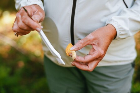 <p><strong>MARJUKKA Нож за гъби с четка - бял</strong><br /><strong>• Материал:</strong><span> стомана, полипропилен<br /></span><strong>• Размери:</strong><span> 3 х 19 см.<br /></span><strong>• Размер на опаковката: </strong><span>9,2 х 1 х 25 см</span><br /><strong>• Тегло: </strong><span>0,025 кг.<br /><strong>• Цвят на дръжката:</strong> бял<br /><strong>• Не е подходящ за съдомиялна машина<br /></strong></span><strong>Производител: Tammer Brands/ Финландия</strong></p><br />Марка: MARJUKKA <br />Модел: TB Marjukka 18220 W<br />Доставка: 2-4 работни дни<br />Гаранция: 2 години