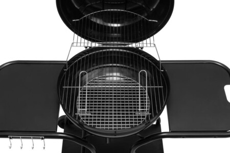 <p><strong>MUSTANG Барбекю на дървени въглища “Mason“</strong><br /><strong>• Материал: </strong><span>стомана</span><strong><br /></strong><strong>• Размер на решетката за готвене:</strong><span> <span>Ø <span>54,5</span></span> см.<br /></span><strong>• Размери:</strong><span> <span>133 </span>х <span>62 </span>х <span>100 </span>см.<br /><strong>• Размери на опаковката:</strong> <span>68 </span>х <span>60 </span>х 21 см.<br /><strong>• Тегло:</strong> <span>17 </span>кг.<br /><strong>• Тегло с опаковката:</strong> <span>18,73 </span>кг.</span><br /><strong>Производител: Tammer Brands/ Финландия</strong></p><br />Марка: MUSTANG <br />Модел: TB MUS 641004<br />Доставка: 2-4 работни дни<br />Гаранция: 2 години