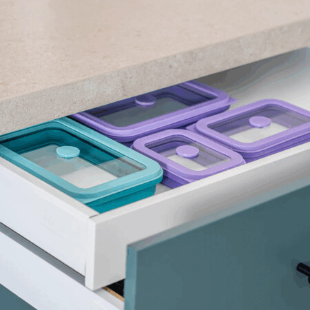 <p><strong>COOX Сгъваема херметическа кутия за храна - 250 мл. -синя</strong><br /><strong>• Материал:</strong> силикон, безвреден при контакт с храни, BPA free, стъкло<br /><strong>• Размери:</strong> <span>13,1 x 9,7 x 6,2 </span>см.<br /><strong>• Размери сгъната:</strong> <span>13,1 x 9,7 x 3 </span>см.<br /><strong>• Тегло:</strong> 0,259 кг.<br /><strong>• Тегло с опаковка:</strong> 0,302 кг.<br /><strong>• Вместимост:</strong> 0,250 л. <br /><strong>• Цвят:</strong> син<br /><strong>• Термустойчивост:</strong><span> от - 40 до + 230°С</span><br /><strong>• Със стъклена основа и стъклен капак<br /></strong><strong>• <span>100% херметично уплътнение</span><br /></strong><strong>• Спестява място<br /><strong>• Подходяща за:</strong></strong> фурна, микровълнова, Air Fryer, фризер, хладилник<strong><br /></strong><strong>• Подходяща за съдомиялна машина</strong><strong><strong><br /></strong></strong><strong>Производител: COOX/ Германия</strong></p>
<p><span style="color: #ff0000;"><strong>Внимание! Острите прибори повреждат силикона. Не режете в силиконовата кутия на COOX!</strong></span></p><br />Марка: COOX <br />Модел: COOX 10101-132<br />Доставка: 2-4 работни дни<br />Гаранция: 2 години