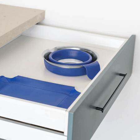 <p><strong>COOX Сгъваема купа с дръжка за миксиране и разбиване - 2 л. </strong><br /><strong>• Подсилена с неръждаема стомaна</strong><strong><br /></strong><strong>• Материал:</strong> силикон, безвреден при контакт с храни, BPA free, неръждаема стомана<br /><strong>• Размери:</strong> Ø 23 х 15,2 см.<br /><strong>• Размери сгъната:</strong> Ø 23 х 5,2 см.<br /><strong>• Тегло:</strong> 0,524 кг.<br /><strong>• Тегло с опаковка:</strong> 0,654 кг.<br /><strong>• Вместимост:</strong> 2,000 л. <br /><strong>• Ергономична дръжка <br /></strong><strong>• Цвят:</strong> син<br /><strong>• С улей за наливане<br /></strong><strong>• Мерителна скала<br /></strong><strong>• Спестява място</strong><br /><strong>• Подходяща за съдомиялна машина<br /><strong>• Не е подходяща за микровълнова фурна</strong><br /></strong><strong>Производител: COOX/ Германия</strong></p>
<p><span style="color: #ff0000;"><strong>Внимание! Острите прибори повреждат силикона. Не режете в силиконовата купа на COOX!</strong></span></p><br />Марка: COOX <br />Модел: COOX 3601-311<br />Доставка: 2-4 работни дни<br />Гаранция: 2 години