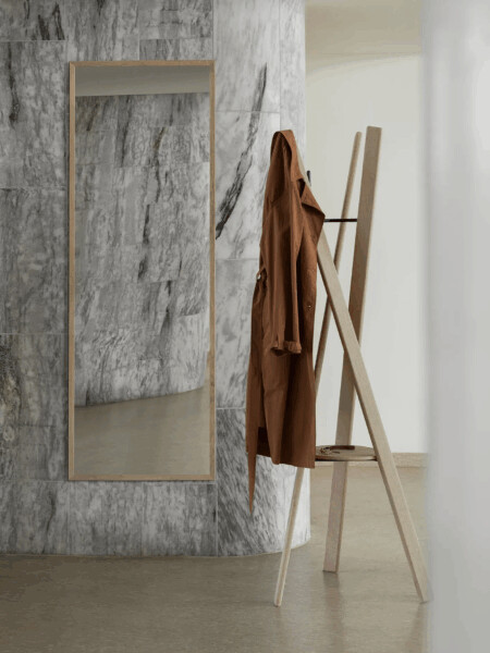 <p><strong>BLOMUS Закачалка за дрехи RAKKU</strong><br /><span>• </span><strong>Цвят:</strong><span> дъб</span><br /><span>• </span><strong>Размери:</strong><span> 62 х 62 х 176 см (ДхШхВ)</span><br /><span>• </span><strong>Материал:</strong><span> дъб, прахово боядисан метал</span><br /><span>• </span><strong>Производител:</strong><span> BLOMUS, Германия</span><br /><strong>DESIGN: <em>Kazushige Miyake</em></strong></p><br />Марка: BLOMUS <br />Модел: BLOMUS 67296<br />Доставка: 2-4 работни дни<br />Гаранция: 2 години