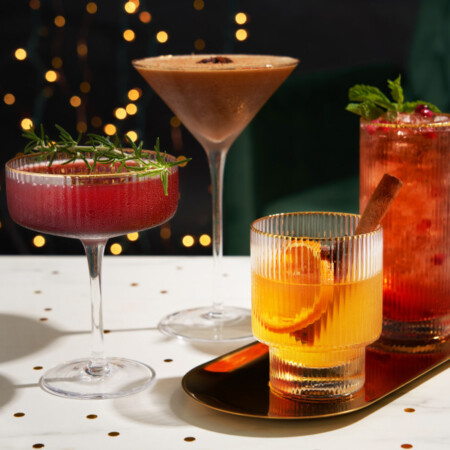 <p><strong>VISKI Кристални чаши &ldquo;MERIDIAN&ldquo; 2 бр.- 440 мл.<br />&bull; В комплект 2 бр чаши<br />&bull; Материал: </strong>безоловен кристал с&nbsp;галванизиран златен ръб<br /><strong>&bull; Размер на 1 бр чаша: </strong>7 х 15 см (ШхВ)<br /><strong>&bull; Вместимост на 1 бр чаша:</strong> 440 мл<br /><strong>&bull; Тегло на 1 бр чаша: </strong>0,290 кг<br /><strong>&bull; Размер на опаковката: </strong>23,5 х 12,2 х 17,4 см<br /><strong>&bull; Тегло с опаковката: </strong>0,660 кг<br /><strong>&bull; Ръчно измиване</strong><br /><strong>Производител:</strong> Viski&reg; / САЩ</p><br />Марка: TRUEBRANDS <br />Модел: VISKI 10802<br />Доставка: 2-4 работни дни<br />Гаранция: 2 години