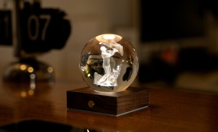 <p><strong>GINGKO 3D Смарт лампа “Amber Crystal“ - Голфър</strong><br /><strong>• Захранване: </strong><span>акумулаторна батерия 2000 mAh</span><br /><strong>• Включен USB C кабел за зареждане</strong><br /><span><strong>• Живот на батерията: </strong>10-96 часа</span><br /><strong>• Размери: </strong><span>8 х 8 х 12 см.</span><br /><strong>• Материал:</strong><span> FSC сертифицирана основа от орехово дърво, първокласен 3D лазерно отпечатан кристал</span><br /><strong>• Тегло:</strong><span> 0,756 кг.</span><br /><strong>• Тегло с опаковка:</strong><span> 0,800 кг.</span><br /><strong>• Цветна температура:</strong><span> 2900 - 3100К<br /><strong>• Входяща мощност:</strong> DC 5 V, 0,5 A<br /><strong>• Изходна мощност:</strong> 2 W<br /><strong>• Дизайн:</strong> Голфър<br /></span><strong>Производител: GINGKO DESIGN/ Англия</strong></p><br />Марка: Gingko Design <br />Модел: Gingko G025GO<br />Доставка: 2-4 работни дни<br />Гаранция: 2 години