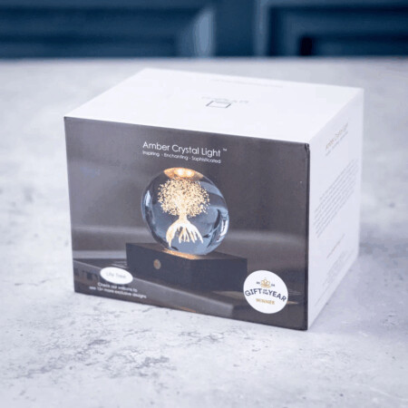 <p><strong>GINGKO 3D Смарт лампа “Amber Crystal“ - Дърво на живота</strong><br /><strong>• Захранване: </strong><span>акумулаторна батерия 2000 mAh</span><br /><strong>• Включен USB C кабел за зареждане</strong><br /><span><strong>• Живот на батерията: </strong>10-96 часа</span><br /><strong>• Размери: </strong><span>8 х 8 х 12 см.</span><br /><strong>• Материал:</strong><span> FSC сертифицирана основа от орехово дърво, първокласен 3D лазерно отпечатан кристал</span><br /><strong>• Тегло:</strong><span> 0,756 кг.</span><br /><strong>• Тегло с опаковка:</strong><span> 0,800 кг.</span><br /><strong>• Цветна температура:</strong><span> 2900 - 3100К<br /><strong>• Входяща мощност:</strong> DC 5 V, 0,5 A<br /><strong>• Изходна мощност:</strong> 2 W<br /><strong>• Дизайн: </strong>Дърво на живота <br /></span><strong>Производител: GINGKO DESIGN/ Англия</strong></p><br />Марка: Gingko Design <br />Модел: Gingko G025LT<br />Доставка: 2-4 работни дни<br />Гаранция: 2 години