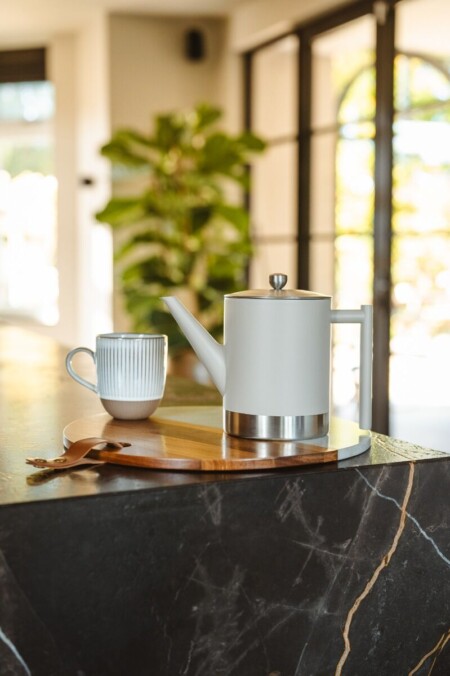 <p><strong>BREDEMEIJER Сет от 2 керамични чаши за чай &ldquo;Ingo&ldquo; - 450 мл.</strong><br /><strong>&bull; Размери:</strong><span>&nbsp;8,5 х 11,5 х 10 см.&nbsp;</span><br /><span>&bull;&nbsp;</span><strong>Вместимост на 1 чаша:</strong><span>&nbsp;450 мл.</span><br /><strong>&bull; Цвят:&nbsp;</strong><span>бял / кафяв</span><br /><strong>&bull; Материал:&nbsp;</strong><span>керамика</span><br /><span>&bull;&nbsp;</span><strong>Тегло с опаковка:&nbsp;</strong><span>0,927 кг.</span><br /><span>&bull;&nbsp;</span><strong>Подходящи за миене в съдомиялна машина (без подложките)</strong><br /><span>&bull;</span><strong>&nbsp;Бранд: BREDEMEIJER</strong><br /><strong>Производител: Bredemeijer Group / Нидерландия&nbsp;</strong></p><br />Марка: Bredemaijer Group <br />Модел: BR 147081<br />Доставка: 2-4 работни дни<br />Гаранция: 2 години