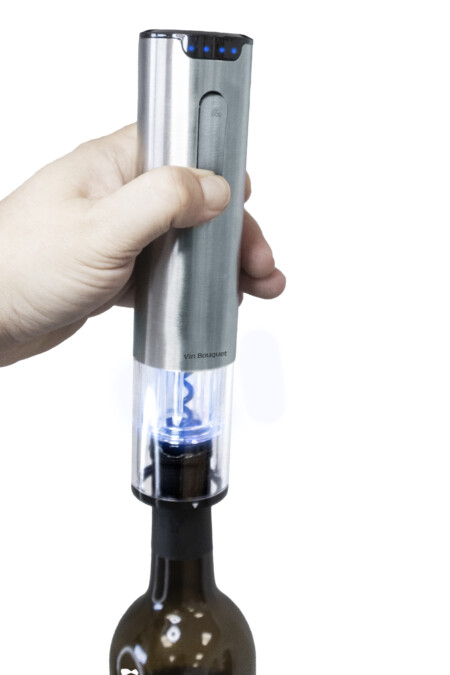 <p><em style="font-size: large;"><strong>Сет електрически тирбушон "DELUXE" - 3 - части&nbsp;</strong></em>
<p><em style="font-size: large;"><strong></strong></em>Размери на опаковката: 21 см/33 см/6 см.<br />Тегло: 0.412 кг.
<p><strong>Комплектът съдържа:&nbsp;</strong>
<li>Електрически тирбушон
<li>Акумулаторна база
<li>Луксозна резачка за фолио</p>
<p>Производител: <strong>Vin Bouquet, Испания</strong><br />Марка: Vin Bouquet <br />Модел: VB FID 003<br />Доставка: 2-4 работни дни<br />Гаранция: 2 години