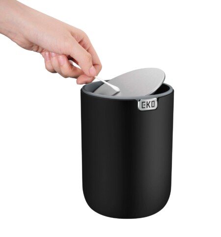 <p><strong>EKO Кошче за маса &ldquo;FANDY - 2,2л</strong><br /><span>&bull;&nbsp;</span><strong>Цвят:</strong><span>&nbsp;черен</span><br /><span>&bull;&nbsp;</span><strong>Материал:</strong><span>&nbsp;пластмаса, неръждаема стомана</span><br /><span>&bull;&nbsp;</span><strong>Вместимост:</strong><span>&nbsp;2,2 литра</span><br /><span>&bull;&nbsp;</span><strong>Размери:</strong><span>&nbsp;&Oslash; 13 х 18 см (h)</span><br /><strong>Производител: EKO EUROPE / Холандия</strong></p><br />Марка: EKO-EUROPE <br />Модел: EKO 920622 - Black<br />Доставка: 2-4 работни дни<br />Гаранция: 2 години