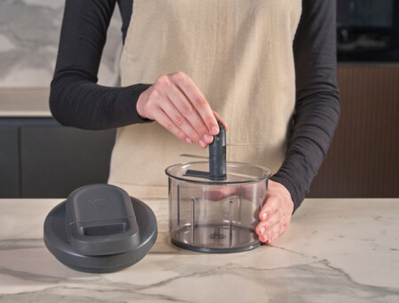 <p><strong>ZYLISS Резачка за зеленчуци и плодове &ldquo;Easy Pull&ldquo;</strong><br /><strong>&bull; Размери:&nbsp;</strong><span><span>&Oslash; 14</span>,7 &times; 14,1</span><span>&nbsp;см.</span><br /><strong>&bull; Тегло:&nbsp;</strong><span>0,500 кг.&nbsp;<br /><strong>&bull; Вместимост</strong>: около 800 мл.</span><br /><strong>&bull;&nbsp;Материал:&nbsp;</strong><span>неръждаема стомана, пластмаса<br />&bull; BPA FREE<br /><strong>&bull;&nbsp;Въртящо се острие<br />&bull; Неплъзгаща се основа</strong><br /><strong>&bull; Равномерно нарязване на зеленчуци, ядки, билки, шоколад и др.</strong></span><br /><strong>&bull; Купата и острието са подходящи за съдомиялна машина&nbsp;</strong><br /><strong>Производител: Zyliss / Швейцария</strong></p><br />Марка: ZYLISS <br />Модел: ZYLISS 910074<br />Доставка: 2-4 работни дни<br />Гаранция: 2 години