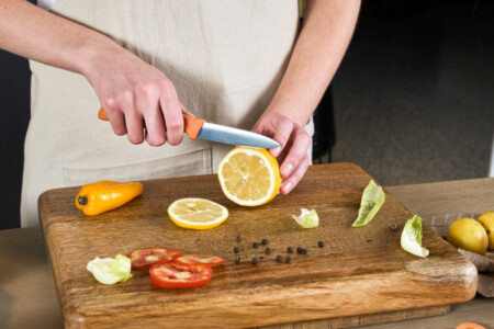 <p><strong>ZYLISS Комплект от 3 бр. ножове с предпазител</strong><br /><span><strong><strong><strong><strong><strong>&bull; Размери на опаковката:</strong></strong></strong></strong></strong>&nbsp;29,5 х 4,5 см.<br /><strong>&bull; Комплектът съдържа:</strong>&nbsp;<br />&nbsp; - Нож на майстора<br />&nbsp; - Нож за домати<br />&nbsp; - Нож за белене<br /><strong><strong><strong><strong><strong>&bull; Тегло:</strong>&nbsp;</strong></strong></strong></strong>0,130 кг.<strong><strong><strong><strong><br /><strong>&bull; Материал:</strong>&nbsp;</strong></strong></strong></strong>японска неръждаема стомана <span>420J2</span>, полипропилен<strong><strong><strong><strong><br />&bull; Ергономични дръжки<br /></strong><strong><strong>Производител: ZYLISS / Швейцария&nbsp;</strong></strong></strong></strong></strong><em><strong><em><strong><br /></strong></em><br /></strong></em></span><span style="color: #ff0000;"><strong>ВНИМАНИЕ!!!&nbsp;</strong><strong>ПАЗЕТЕ ОТ ДЕЦА!!!</strong></span></p><br />Марка: ZYLISS <br />Модел: ZYLISS 920305<br />Доставка: 2-4 работни дни<br />Гаранция: 2 години