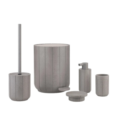 <p><strong>BLOMUS Кош за отпадъци KUA&nbsp;</strong><br /><strong>&bull; Вместимост:&nbsp;</strong><span>3 литра</span><br /><strong>&bull; С подвижна вътрешна кофа<br />&bull; Височина:</strong><span>&nbsp;25 см.</span><br /><strong>&bull; Диаметър:&nbsp;</strong><span>&Oslash; 20 см.<br /><strong>&bull; Тегло:</strong>&nbsp;2,85 кг.</span><br /><strong>&bull;&nbsp;Цвят:&nbsp;</strong>светло сив (Micro Chip)<span>&nbsp;<br /></span><strong>&bull; Материал:&nbsp;</strong>рециклиран полирезин, пластмаса<br /><strong>&bull; Производител:&nbsp;BLOMUS, Германия</strong><br /><em><strong>DESIGN:</strong>&nbsp;<strong>Anton Bj&ouml;rsing</strong></em><strong>&nbsp;</strong></p><br />Марка: BLOMUS <br />Модел: BLOMUS 67379<br />Доставка: 2-4 работни дни<br />Гаранция: 2 години