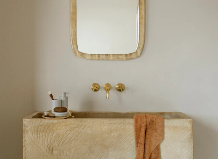 <p><strong>BLOMUS Диспенсър за течен сапун KUA </strong><br /><strong>&bull; Височина:</strong><span>&nbsp;16 см.</span><br /><strong>&bull; Диаметър:&nbsp;</strong><span>&Oslash; 6 см.<br /><strong>&bull; Вместимост:</strong> 300 мл<br /></span><strong>&bull;&nbsp;Цвят:</strong><span>&nbsp;бежов (Moonbeam) </span><br /><strong>&bull; Материал:&nbsp;</strong><span>рециклиран полирезин</span><br /><strong>&bull; Производител:&nbsp;BLOMUS, Германия)<br /></strong><em><strong>DESIGN:</strong>&nbsp;<strong>Anton Bj&ouml;rsing</strong></em><strong>&nbsp;</strong></p><br />Марка: BLOMUS <br />Модел: BLOMUS 67365<br />Доставка: 2-4 работни дни<br />Гаранция: 2 години