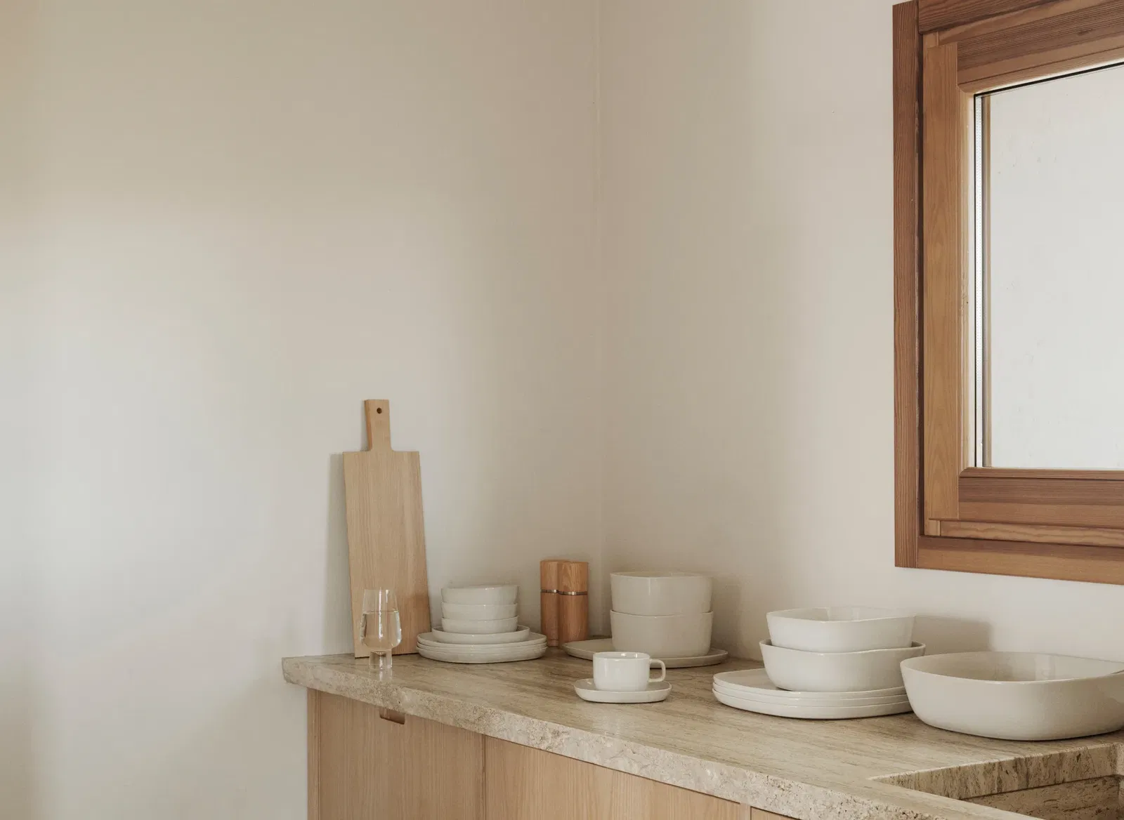 <p><strong>BLOMUS Десертна чиния VAHLO<br /></strong><strong>&bull; Цвят:&nbsp;</strong>бежов (Moonbeam)&nbsp;<br /><strong>&bull; Размери:</strong> 20 х 20 х 2 см<br /><strong>&bull; Материал:</strong>&nbsp;керамика<br /><strong>&bull; Подходяща за микровълнова фурна</strong><br /><strong>&bull; Подходяща за съдомиялна машина</strong><br /><strong>Производител: BLOMUS / Германия<br /><em>DESIGN: Sebastian Herkner</em></strong></p><br />Марка: BLOMUS <br />Модел: BLOMUS 64762<br />Доставка: 2-4 работни дни<br />Гаранция: 2 години