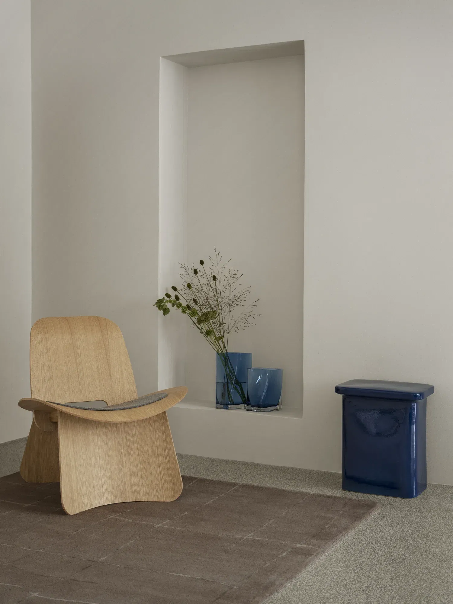 <p><span style="font-size: small;"><strong>BLOMUS Стъклена ваза DUASIS, размер M</strong></span><br />&bull; <strong>Размери: </strong>10 х 18 х 28 см<br /><strong>&bull; Тегло: </strong>2,26 кг<strong><br />&bull; Цвят:</strong>&nbsp;син (Ocean Cavern)&nbsp;<br />&bull;<strong> Материал:</strong>&nbsp;цветно стъкло<br /><strong>&bull; Ръчно измиване</strong><br /><strong>&bull; Производител:</strong> BLOMUS, Германия <br /><em><strong>DESIGN:</strong>&nbsp;<strong>Ilja Huber</strong></em></p><br />Марка: BLOMUS <br />Модел: BLOMUS 64888<br />Доставка: 2-4 работни дни<br />Гаранция: 2 години