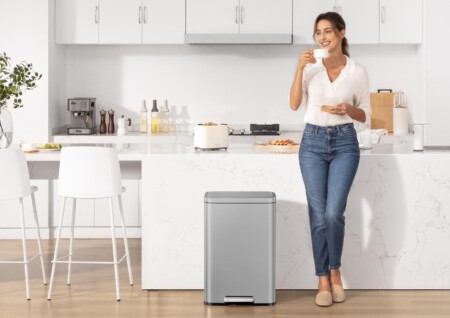 <p><span style="color: #000000;"><span style="font-size: small;"><strong><strong>EKO Кош за отпадъци с педал &ldquo;MADISON&ldquo; - 50 литра </strong></strong></span><strong><br /> <strong>&bull; Материал:</strong> </strong>матирана неръждаема стомана<strong><br /><strong>&bull; Цвят:</strong>&nbsp;</strong>сив мат<strong><br /><strong>&bull; Вместимост:</strong> </strong>50 литра<strong> <br /><strong>&bull; Размери:</strong> </strong>36 х 43 х 65 см.<strong><br /><strong>&bull; Вътрешна пластмасова кофа</strong><br /><strong>&bull; Покритие срещу пръстови отпечатъци</strong><br /><strong>&bull; Безшумно и плавно отваряне и затваряне на капака</strong><br /><strong>&bull; Функция за заключване на капака в отворена позиция, за лесно почистване или смяна на торбата</strong><br /><strong>&bull; Фиксатор за найлонов чувал / торба</strong><br /><strong>Производител: EKO EUROPE / Холандия</strong></strong></span></p><br />Марка: EKO-EUROPE <br />Модел: EKO 936150 - Matt grey<br />Доставка: 2-4 работни дни<br />Гаранция: 2 години