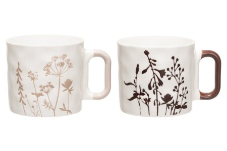 <p><strong>4LIVING Порцеланова чаша с дръжка &ldquo;Hay&ldquo; - цвят бежов - 435 мл.</strong><br /><strong>&bull;&nbsp;Материал:</strong><span>&nbsp;порцелан тип New Bone China (минерален състав, без костна пепел)</span><br /><strong>&bull; Цвят:</strong><span>&nbsp;Бежов</span><br /><strong>&bull; Размери:</strong><span>&nbsp;&Oslash; 9,8&nbsp;х 9 см.</span><br /><strong>&bull;&nbsp;Тегло:&nbsp;</strong><span>0,410 кг.</span><br /><strong>&bull; Вместимост:</strong><span>&nbsp;0,435 л.</span><br /><strong>&bull; Подходяща за микровълнова<br /></strong><strong>&bull; Подходяща за съдомиялна машина<br /></strong><strong>Производител: Tammer Brands/ Финландия</strong></p><br />Марка: 4LIVING <br />Модел: TB 4Living 647147<br />Доставка: 2-4 работни дни<br />Гаранция: 2 години