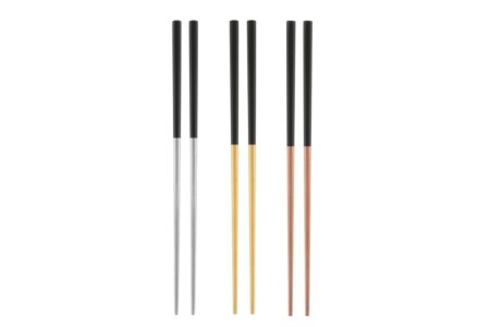 <p><strong>MAKU Сет стоманени клечки за суши 10 бр. - цвят черен/сребро - 23 см.</strong><br /><strong>&bull;&nbsp;Материал:</strong><span>&nbsp;стомана<br /><strong>&bull; Цвят:</strong>&nbsp;черен/сребро<br /><strong>&bull; Дължина:</strong>&nbsp;23 см.</span><br /><strong>&bull; Размери на опаковката:&nbsp;</strong><span>9,5 х 1,5 х 26 см</span><br /><strong>&bull; Тегло:</strong><span>&nbsp;0,180 кг</span><strong><br /></strong><span><strong>&bull; Не са подходящи за съдомиялна машина<br /></strong></span><strong>Производител: Tammer Brands/ Финландия</strong></p><br />Марка: MAKU <br />Модел: TB MAKU 332047<br />Доставка: 2-4 работни дни<br />Гаранция: 2 години