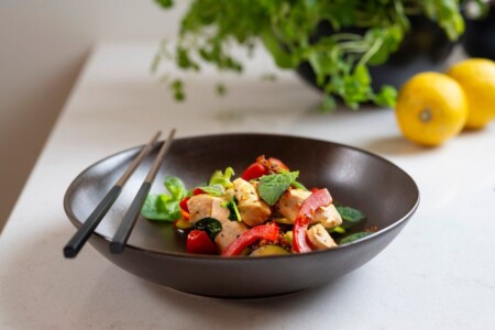 <p><strong>MAKU Сет стоманени клечки за суши 10 бр. - цвят черен/сребро - 23 см.</strong><br /><strong>&bull;&nbsp;Материал:</strong><span>&nbsp;стомана<br /><strong>&bull; Цвят:</strong>&nbsp;черен/сребро<br /><strong>&bull; Дължина:</strong>&nbsp;23 см.</span><br /><strong>&bull; Размери на опаковката:&nbsp;</strong><span>9,5 х 1,5 х 26 см</span><br /><strong>&bull; Тегло:</strong><span>&nbsp;0,180 кг</span><strong><br /></strong><span><strong>&bull; Не са подходящи за съдомиялна машина<br /></strong></span><strong>Производител: Tammer Brands/ Финландия</strong></p><br />Марка: MAKU <br />Модел: TB MAKU 332047<br />Доставка: 2-4 работни дни<br />Гаранция: 2 години