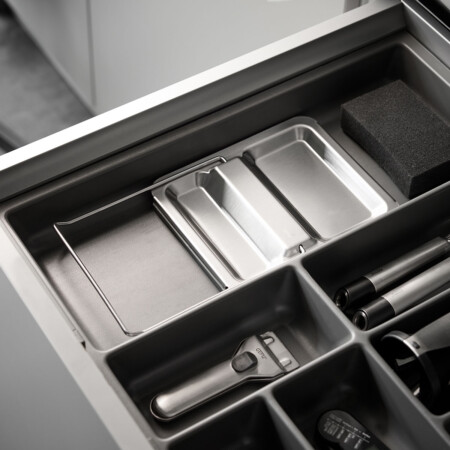 <p><span style="font-size: small;"><strong>GEFU Поставка за лъжица и капак &ldquo;PARKO&ldquo;</strong></span><br /><strong>&bull; Удобен помощник при готвене <br />&bull; С място и за капак и за лъжица</strong><br /><strong>&bull; Подходяща за капаци с диаметър от&nbsp;&Oslash; 16 до&nbsp;&Oslash; 32 см</strong><br /><strong>&bull; Противоплъзгаща основа<br />&bull; Лесна и удобна за съхранение<br />&bull; Лесен монтаж и демонтаж</strong><br /><strong>&bull; Размери:</strong> 16 х 19,3 х 2,5 см (ДхШхВ)<br /><strong>&bull; Тегло:</strong> 0,265 кг<br /><strong>&bull; Материал:</strong> висококачествена неръждаема стомана, силикон<br /><strong>&bull; Подходяща за съдомиялна машина</strong><br /><strong>Производител: GEFU / Германия</strong></p><br />Марка: GEFU - GERMANY <br />Модел: GEFU 29270<br />Доставка: 2-4 работни дни<br />Гаранция: 2 години