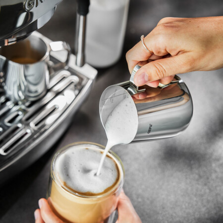 <p><span style="font-size: small;"><strong>GEFU Каничка за мляко &ldquo;BARISTA&ldquo;</strong></span><br /><strong>&bull; Удобен чучур за изливане</strong><br /><strong>&bull; Подходяща за котлон</strong><br /><strong>&bull; Вътрешна мерителна скала:</strong> ml / fl.oz<br /><strong>&bull; Вместимост:</strong> 250 мл<br /><strong>&bull; Размери:</strong>&nbsp; 7 х 7,5 х 10 см (ДхШхВ)<br /><strong>&bull; Материал:</strong> висококачествена неръждаема стомана<br /><strong>&bull; Подходяща за съдомиялна машина</strong><br /><strong>Производител: GEFU / Германия</strong></p><br />Марка: GEFU - GERMANY <br />Модел: GEFU 33708<br />Доставка: 2-4 работни дни<br />Гаранция: 2 години