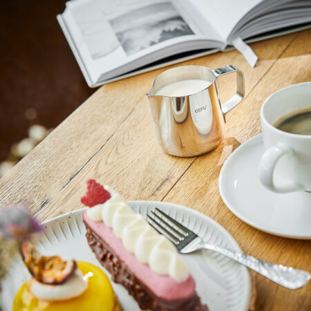 <p><span style="font-size: small;"><strong>GEFU Каничка за мляко &ldquo;BARISTA&ldquo;</strong></span><br /><strong>&bull; Тънък е удобен чучур за прецизно изливане</strong><br /><strong>&bull; Подходяща за котлон</strong><br /><strong>&bull; Вместимост:</strong> 150 мл<br /><strong>&bull; Размери:</strong>&nbsp;&Oslash; 6 х 9 см&nbsp;<br /><strong>&bull; Тегло:</strong> 0,08 кг<br /><strong>&bull; Материал:</strong> висококачествена неръждаема стомана<br /><strong>&bull; Подходяща за съдомиялна машина</strong><br /><strong>Производител: GEFU / Германия</strong></p><br />Марка: GEFU - GERMANY <br />Модел: GEFU 33709<br />Доставка: 2-4 работни дни<br />Гаранция: 2 години