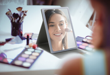 <p><strong>INNOLIVING Сгъваемо козметично огледало с LED светлина</strong><br /><strong>&bull; LED осветление:</strong> 39 студени и 39 топли SMD LED светодиода<br /><strong>&bull;&nbsp;3 режима на светлина:</strong>&nbsp;топла, студена неутрална (естествена) светлина<br /><strong>&bull;&nbsp;Сензорно управление (touch sensor) за регулиране на интензитета на светлината</strong><br /><strong>&bull;&nbsp;Презареждаема, с вградена литиева батерия 1000 mAh</strong><br /><strong>&bull;&nbsp;Време за пълно зареждане:</strong> 2,5 &ndash; 3 часа<br /><strong>&bull;&nbsp;Непрекъсната работа при пълен заряд и максимална яркост:</strong> до 3 часа<br /><strong>&bull;&nbsp;Огледало с 1X увеличение</strong><br /><strong>&bull;&nbsp;Калъф от PU материал, регулируема стойка до 45&deg;</strong><br /><strong>&bull;&nbsp;Размери на продукта:</strong> 17 &times; 1,6 &times; 24,3 cm<br /><strong>&bull;&nbsp;Мощност:</strong> 2,5 W<br /><strong>&bull;&nbsp;Захранване чрез включения USB кабел</strong><br /><strong>Производител: INNOLIVING / Италия</strong></p><br />Марка: INNOLIVING S.P.A <br />Модел: INN - 807<br />Доставка: 2-4 работни дни<br />Гаранция: 2 години