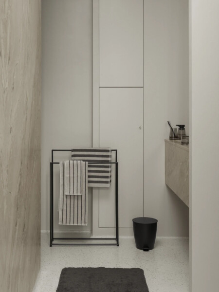 <p><strong>BLOMUS Двойна поставка за кърпи MODO </strong><br /><strong>&bull; Размер: </strong>60 х 18 х&nbsp;84&nbsp;<span>см<br /><strong>&bull; Тегло: </strong>3,37 кг</span><br /><strong>&bull; Материал:</strong><span>&nbsp;праховобоядисана неръждаема стомана</span><br /><strong>&bull; Цвят:</strong><span>&nbsp;черен</span><br /><strong>&bull; Производител:</strong><span>&nbsp;BLOMUS, Германия<br /><em><strong>DESIGN: Studio Blomus</strong></em><br /></span></p><br />Марка: BLOMUS <br />Модел: BLOMUS 67565<br />Доставка: 2-4 работни дни<br />Гаранция: 2 години