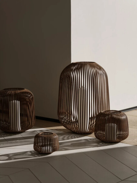 <p><strong>BLOMUS Свещник &ldquo;LITO&ldquo; - размер XS</strong><br /><span>&bull;&nbsp;</span><strong>Цвят:</strong><span>&nbsp;ръжда</span><br /><span>&bull;&nbsp;</span><strong>Диаметър:</strong><span>&nbsp;13 см</span><br /><span>&bull;&nbsp;</span><strong>Височина:&nbsp;</strong><span>10 см<br /><strong>&bull; Вътрешен стъклен цилиндър<br />&bull; Подходящ за употреба и на открито</strong></span><br /><span>&bull;&nbsp;</span><strong>Материал:</strong><span>&nbsp;прахово боядисана неръждаема стомана</span><br /><span>&bull;&nbsp;</span><strong>Производител:</strong><span>&nbsp;BLOMUS, Германия</span><br /><strong>DESIGN:&nbsp;<em>Nina Thöming</em></strong></p><br />Марка: BLOMUS <br />Модел: BLOMUS 66955<br />Доставка: 2-4 работни дни<br />Гаранция: 2 години