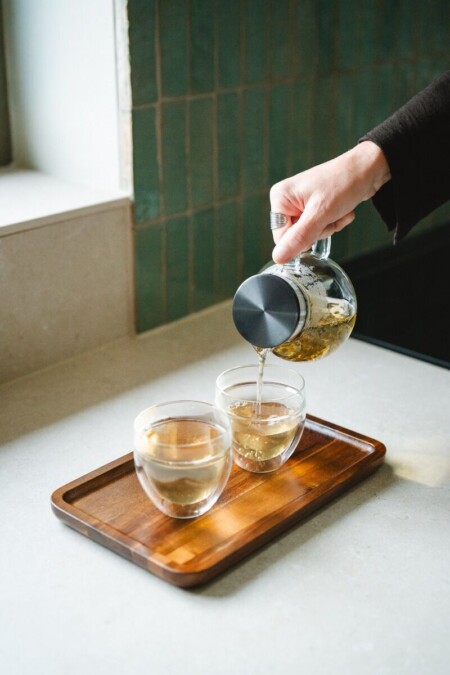 <p><strong>BREDEMEIJER Сет от 2 двустенни чаши &ldquo;Teamaster&ldquo; - 200мл<br /></strong><strong>&bull; Размери на 1 бр чаша:</strong>&nbsp;&Oslash;8,5 х 8,2 см.&nbsp;<br /><strong>&bull; Цвят:&nbsp;</strong>прозрачен<br />&bull;&nbsp;<strong>Вместимост:</strong>&nbsp;200 мл<br /><strong>&bull; Материали:&nbsp;</strong>боросиликатно стъкло<br />&bull;&nbsp;<strong>Тегло:&nbsp;</strong>0,130 кг.<br /><strong>&bull; Препоръчва се ръчно измиване<br /></strong>&bull;<strong>&nbsp;Бранд: BREDEMEIJER<br /></strong><strong>Производител: Bredemeijer Group / Нидерландия&nbsp;</strong></p><br />Марка: Bredemaijer Group <br />Модел: BR 165054<br />Доставка: 2-4 работни дни<br />Гаранция: 2 години