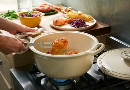 <p><strong>EMILE HENRY Керамична тенджера с капак &ldquo;Sublime+&ldquo;&nbsp;</strong><br /><span>&bull;&nbsp;</span><strong>Ръчно изработена от 100% естествени материали<br />&bull; Устойчива на температури:&nbsp;</strong><span>- 20&ordm; С до + 290&ordm; С</span><strong><br />&bull; Равномерно разпределение на топлината<br />&bull; Задържа топлината на ястието по-дълго от обикновените съдове<br />&bull; Висока устойчивост на надраскване&nbsp;<br /></strong><span>&bull;&nbsp;</span><strong>Материал:&nbsp;<span style="color: #ff0000;">Flame&reg; ceramic</span></strong><span>&nbsp;/керамика/</span><br /><span>&bull;&nbsp;</span><strong>Без съдържание на олово, кадмий и никел</strong><br /><span>&bull;&nbsp;</span><strong>Външен размер вкл. дръжките:</strong><span>&nbsp;38,5 х 33 х 14 см (ДхШхВ)</span><br /><span>&bull;&nbsp;</span><strong>Вместимост:</strong><span>&nbsp;6,5 л</span><br /><span>&bull;&nbsp;</span><strong>Тегло:</strong><span>&nbsp;3,870 кг</span><br /><span>&bull;&nbsp;</span><strong>Размери на опаковката:</strong><span>&nbsp;45 х 37,5 х 19 см (ДхШхВ)</span><br /><span>&bull;&nbsp;</span><strong>Тегло с опаковката:</strong><span>&nbsp;5,5 кг</span><br /><span>&bull;&nbsp;</span><strong>Цвят:</strong><span>&nbsp;черна основа, бял капак</span><br /><strong>&bull; Подходяща за:&nbsp;</strong><span>газови, електрически, керамични и халогенни котлони&nbsp;</span><br /><strong>&bull; Подходяща за:&nbsp;</strong><span>фурна / микровълнова фурна / фризер / съдомиялна машина</span><br /><strong>Производител: EMILE HENRY / Франция</strong></p><br />Марка: Emile Henry <br />Модел: EH 4770P-77<br />Доставка: 2-4 работни дни<br />Гаранция: 2 години