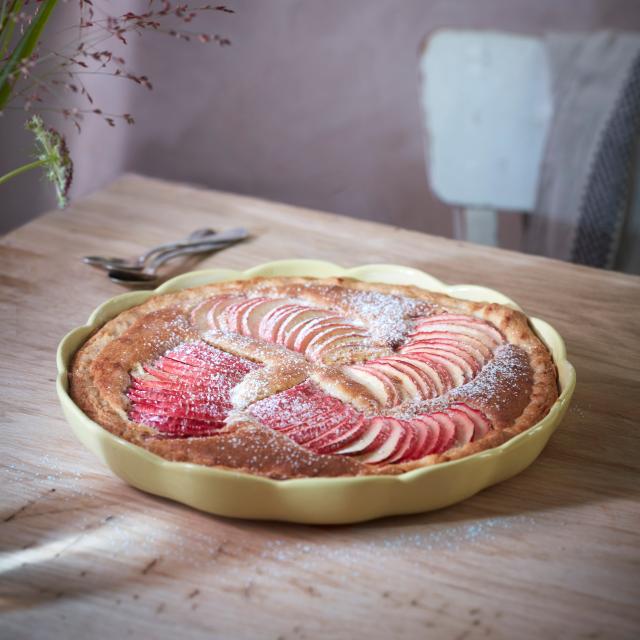 <p><span style="color: #000000;"><strong>EMILE HENRY Керамична форма "MADELEINE TART DISH"</strong></span><br /><span style="color: #000000;">&bull; <strong>Ръчно изработена от 100% естествени материали<br />&bull; Устойчива на температури: </strong>- 20&ordm; С до + 270&ordm; С<strong><br />&bull; Равномерно разпределение на топлината<br />&bull; Задържа топлината на ястието по-дълго от обикновените съдове<br />&bull; Висока устойчивост на надраскване&nbsp;<br /></strong>&bull; </span><strong><span style="color: #000000;">Материал:</span>&nbsp;&nbsp;<span style="color: #ff0000;">HR&reg; Ceramic (High Resistance) <span style="color: #000000;">/ </span></span></strong><span style="color: #ff0000;"><span style="color: #000000;">Високо устойчива керамика</span></span><strong><span style="color: #ff0000;"><span style="color: #000000;"> / </span><br /><span style="color: #000000;">&bull; Без съдържание на олово, кадмий и никел</span><br /><span style="color: #000000;">&bull;&nbsp;Размери: </span></span></strong><span style="color: #ff0000;"><span style="color: #000000;">&Oslash;</span></span><span style="color: #ff0000;"><span style="color: #000000;">&nbsp;</span></span><span style="color: #ff0000;"><span style="color: #000000;">31 х 4</span></span><span style="color: #ff0000;"><span style="color: #000000;">&nbsp;см</span></span><span style="color: #ff0000;"><br /></span><span style="color: #ff0000;"><span style="color: #000000;"><strong>&bull; Максимална&nbsp;вместимост: </strong>1,7 литра<br /></span><span style="color: #000000;"><strong>&bull; Тегло: </strong>1,05 кг</span><br /><span style="color: #000000;">&bull; <strong>Цвят: </strong>екрю</span><br /><span style="color: #000000;">&bull; <strong>Подходяща за: </strong>фурна / микровълнова фурна / фризер / съдомиялна машина</span><br /><strong><span style="color: #000000;">Производител: EMILE HENRY / Франция</span></strong></span></p><br />Марка: Emile Henry <br />Модел: EH 6053-02<br />Доставка: 2-4 работни дни<br />Гаранция: 2 години
